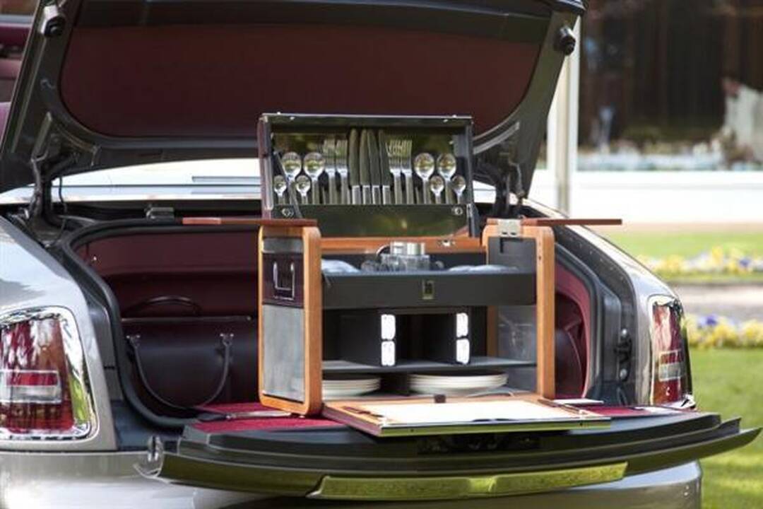 „Rolls-Royce“: šakučių ir taurių prabangai lygių nėra