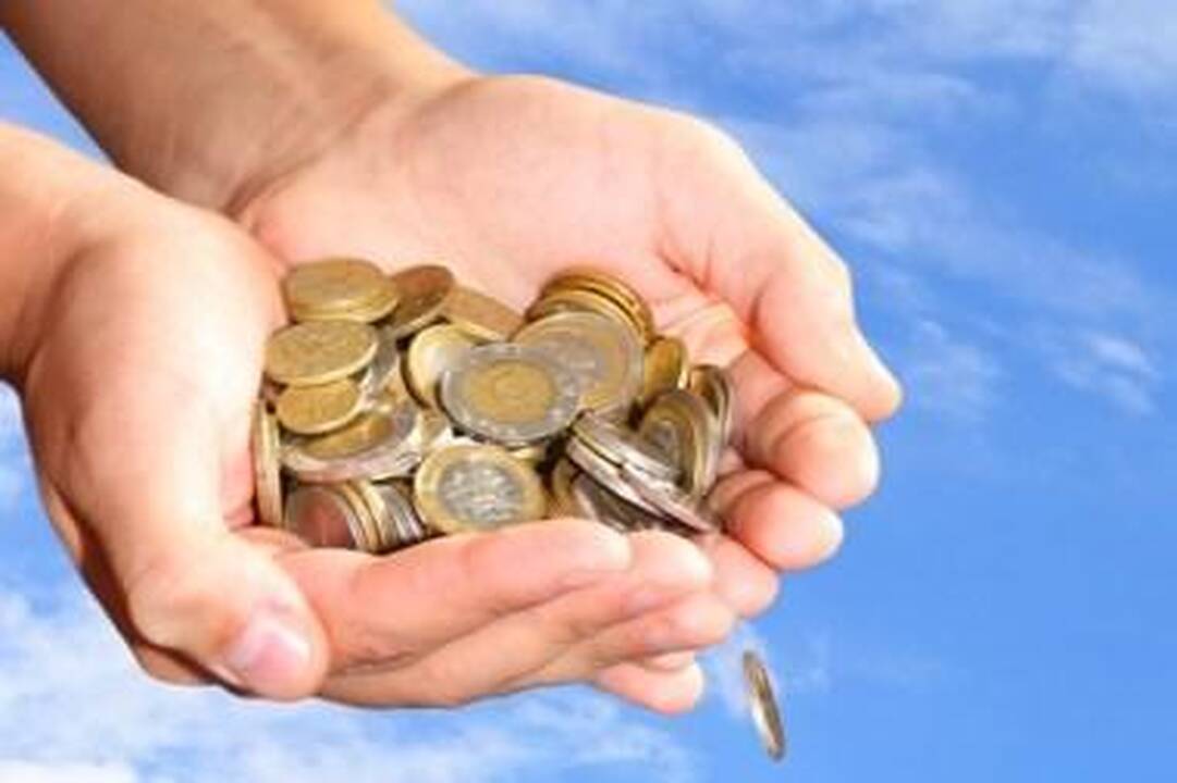 Bankai duris klientams atveria, tik labai lėtai 