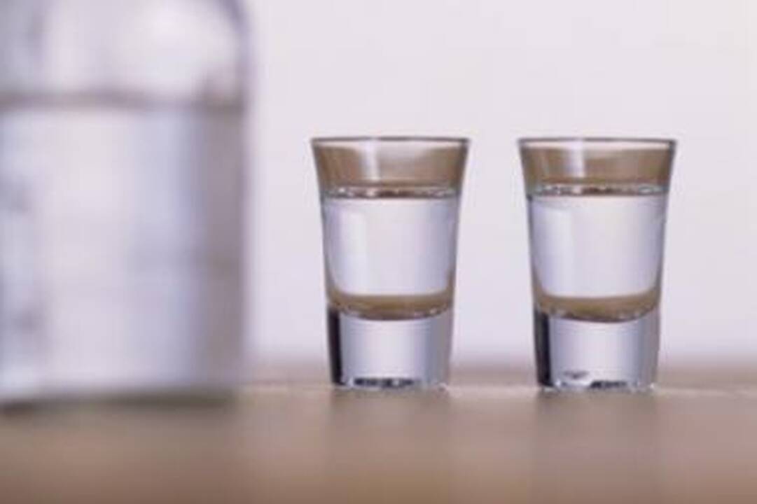Girti sūnūs sužalojo motinas