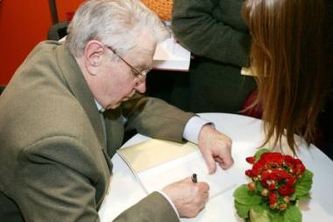 Poetas J.Marcinkevičius švenčia 80 metų jubiliejų