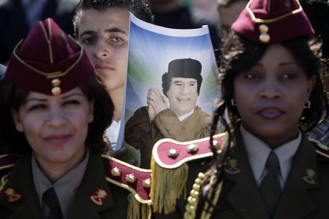 Libijos ambasada Rusijoje pagaliau nuleido M.Kadhafi vėliavą