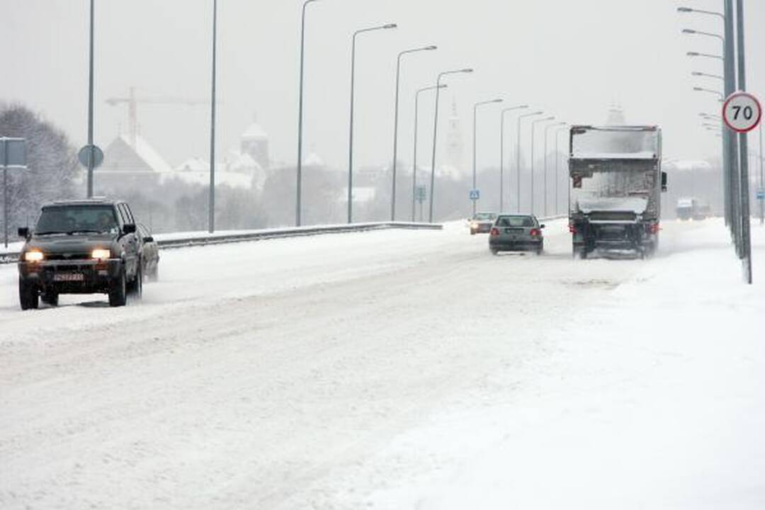 Orai Lietuvoje: vėl atšals, sekmadienį pasnigs (papildyta)