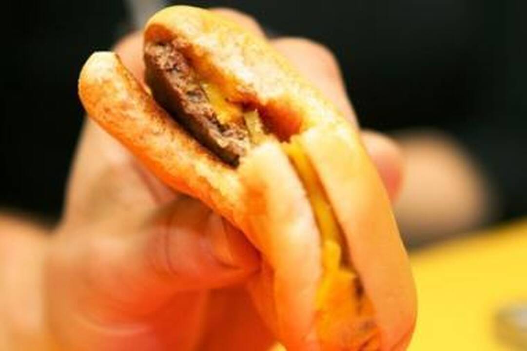 Degalinėse įtartinos kokybės maisto produktai
