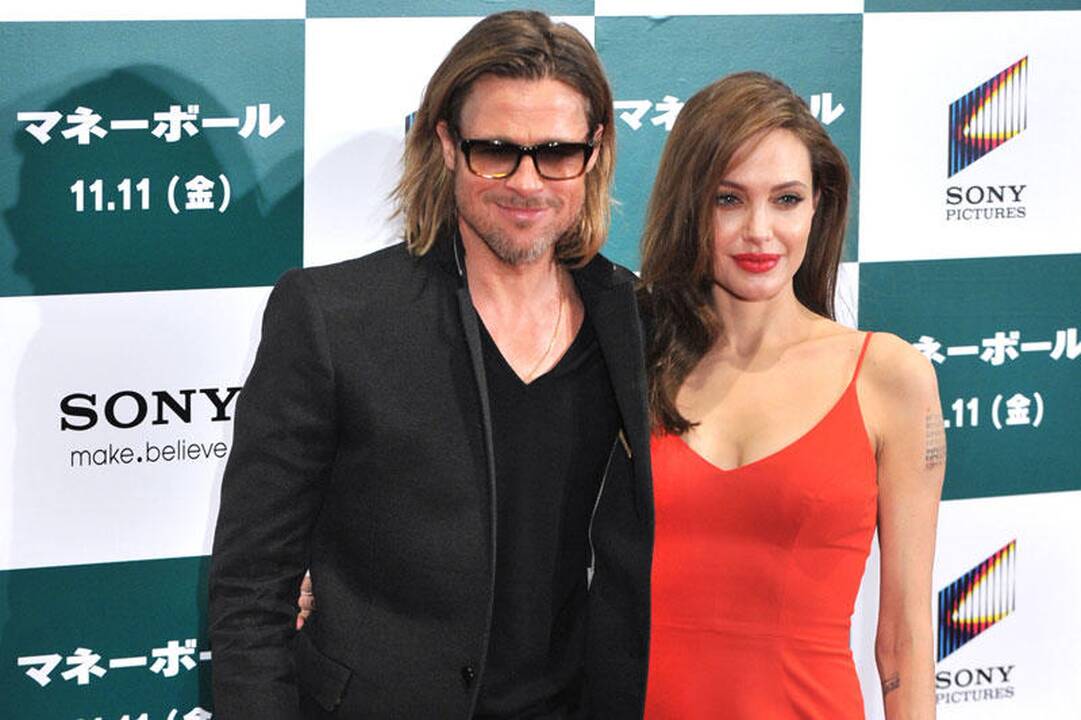 Angelina Jolie ir Bradas Pittas su savo vaikais vieši Vietname