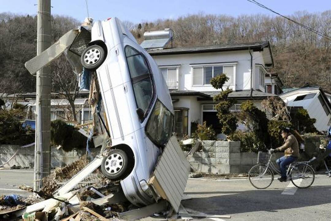 Japonijos AE per sprogimą reaktorius liko nepažeistas, dalijamas jodas 
