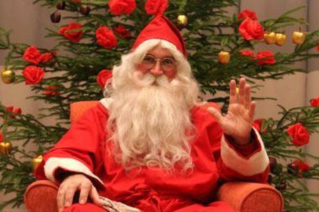 Kalėdų seneliai pinga, nykštukai ir snieguolės eina atostogų