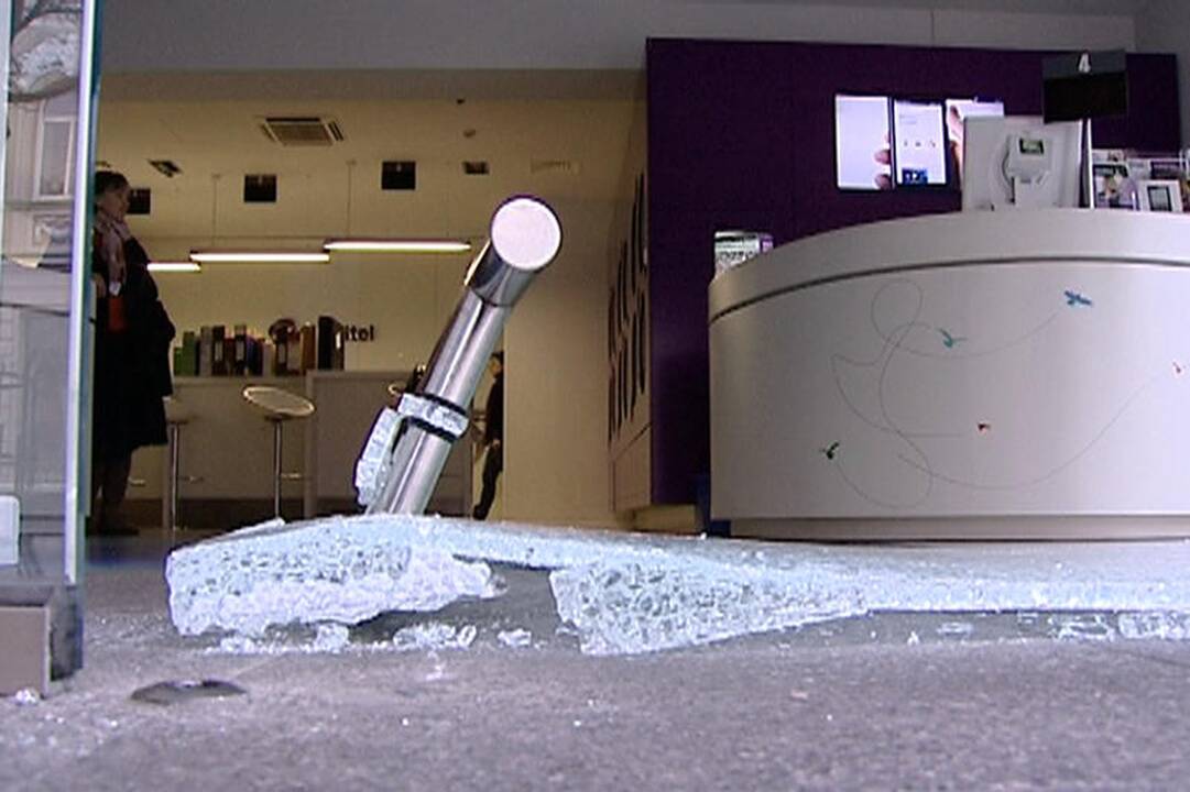 Vilniaus centre iš „Omnitel“ salono pagrobti kompiuteriai ir telefonai