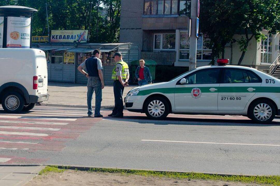 Vilniuje pėsčiųjų perėjoje partrenkta moksleivė