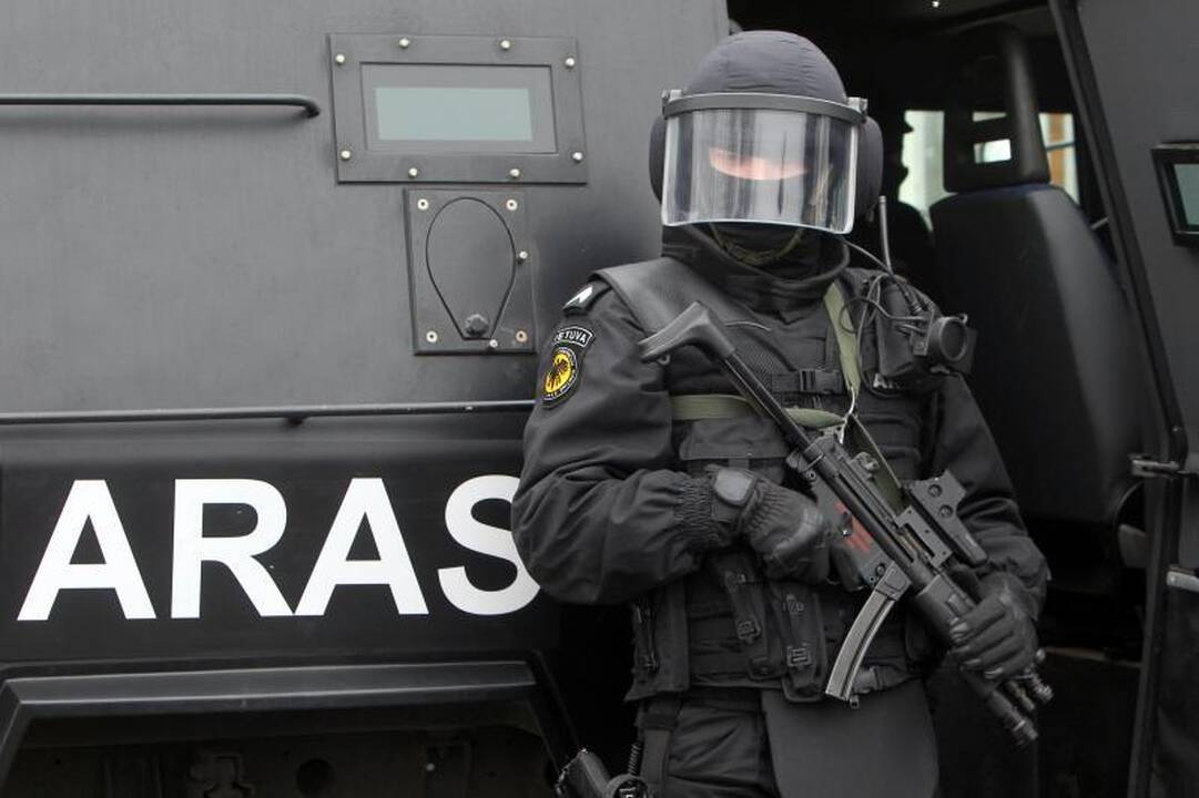 Vilniečiui už juokus apie bombą automobilyje - areštinės gultas