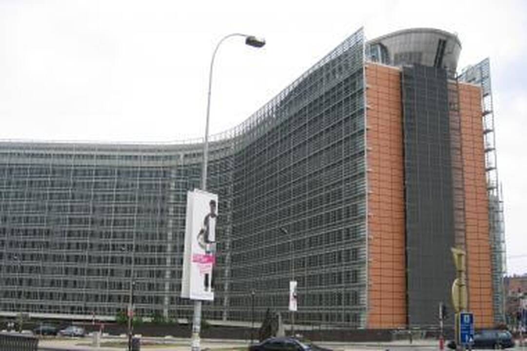 EK siūlo Baltijos šalyse statyti vieną suskystintų gamtinių dujų terminalą