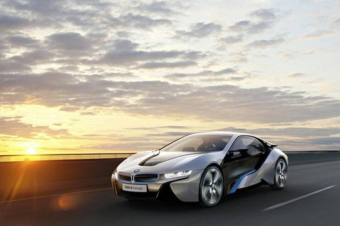 BMW kuria lazerinius automobilių žibintus