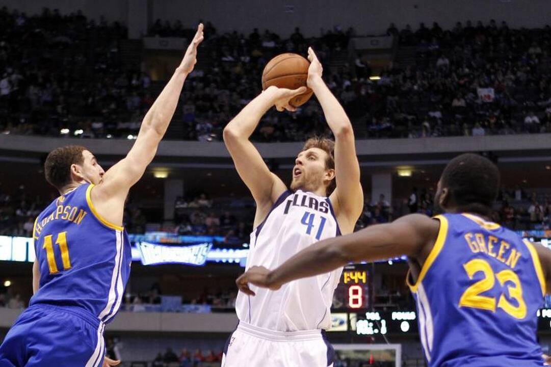 D.Nowitzkis aplenkė W.Chamberlainą, o „Mavericks“ užtikrintai laimėjo