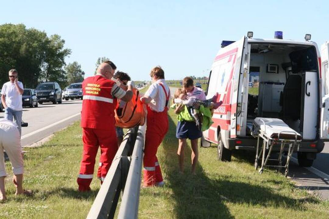 Savaitė keliuose: 5 žuvę, 98 sužeisti