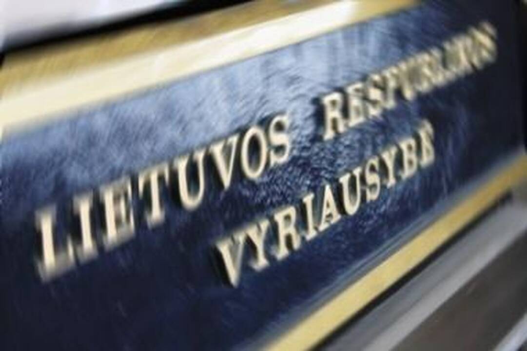 Vyriausybė siūlo kol kas nesvarstyti Konstitucijos pataisų dėl teismo tarėjų įteisinimo