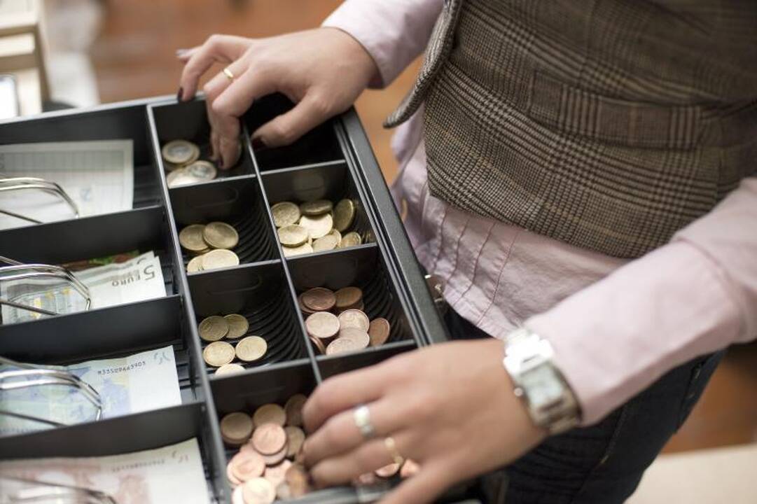 Klaipėdoje kasininkė prekiavo už dyką