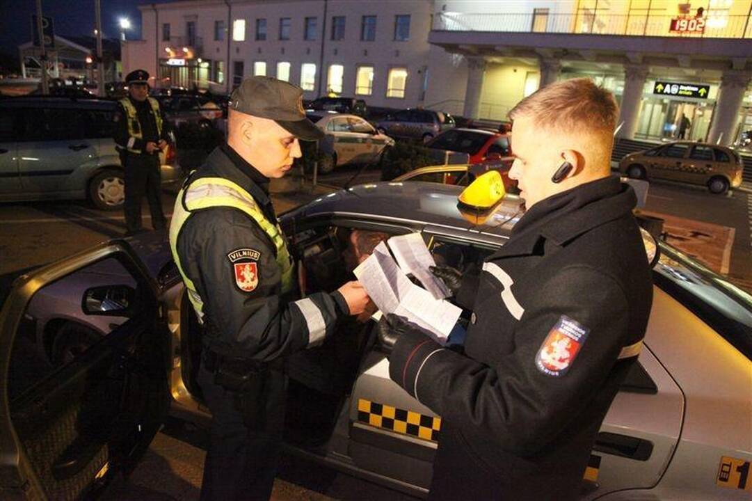Visą mėnesį tikrins Vilniaus taksistus  