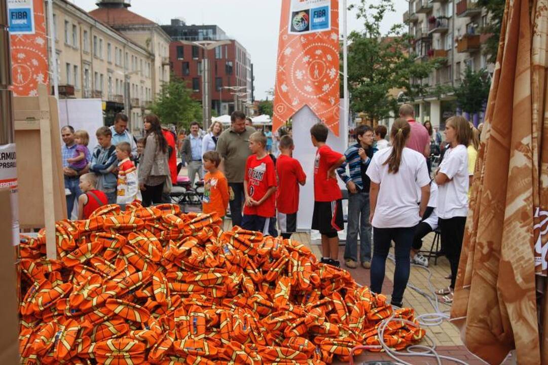 Klaipėda baigia pripūsti 10 tūkst. kamuolių