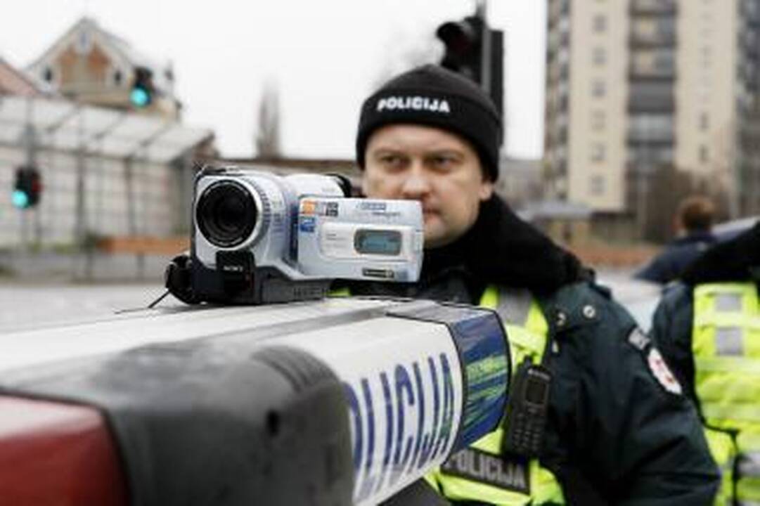 „Tebūnie naktis!“ naktį nemiegos ir kelių policija