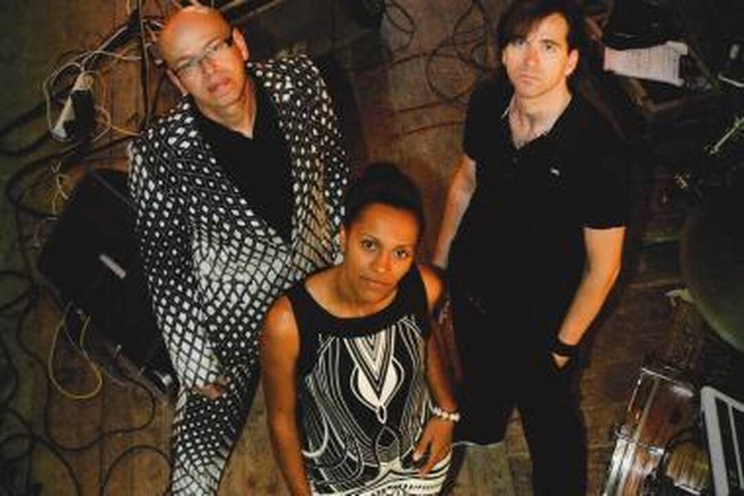 „Švyturio menų doke“ koncertuos „Strange Attractor“