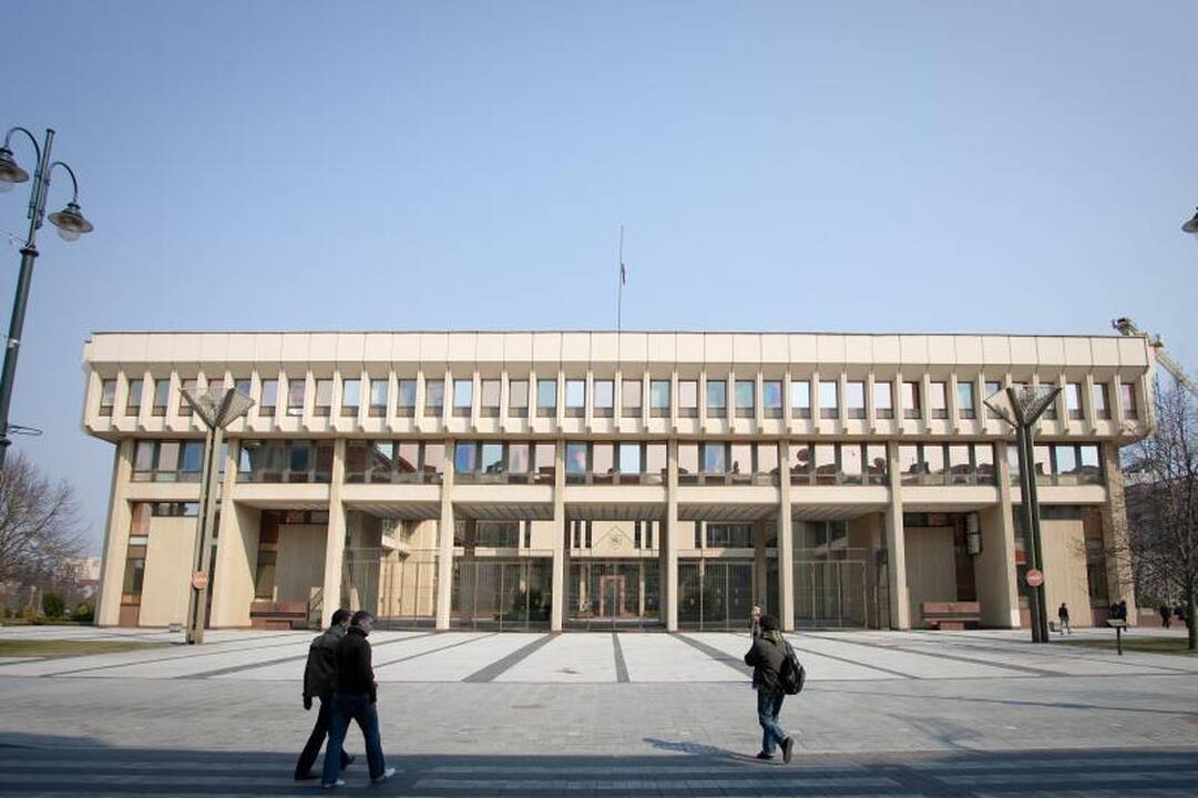 Seimas padidino baudas už aplinkos apsaugos pažeidimus