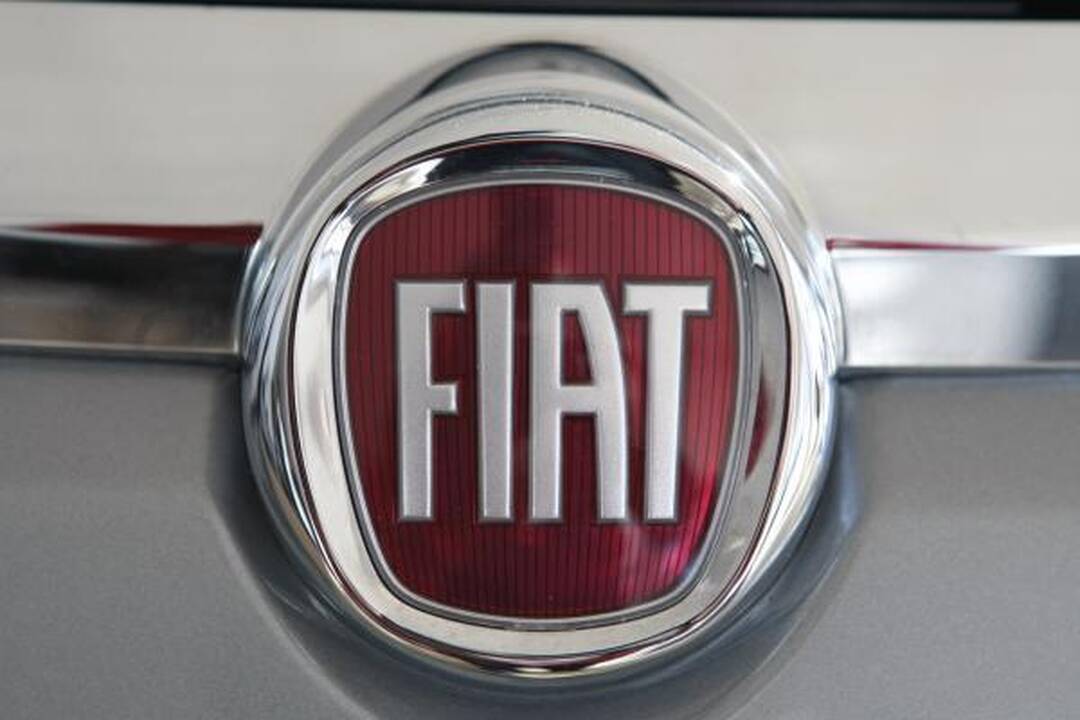 "Fiat" siekia padidinti valdomą "Chrysler" akcijų paketą