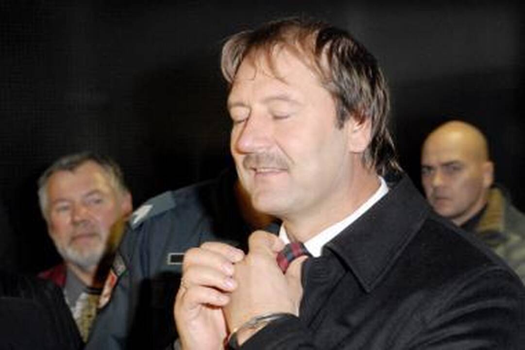Prašys naikinti dviejų parlamentarų teisinę neliečiamybę