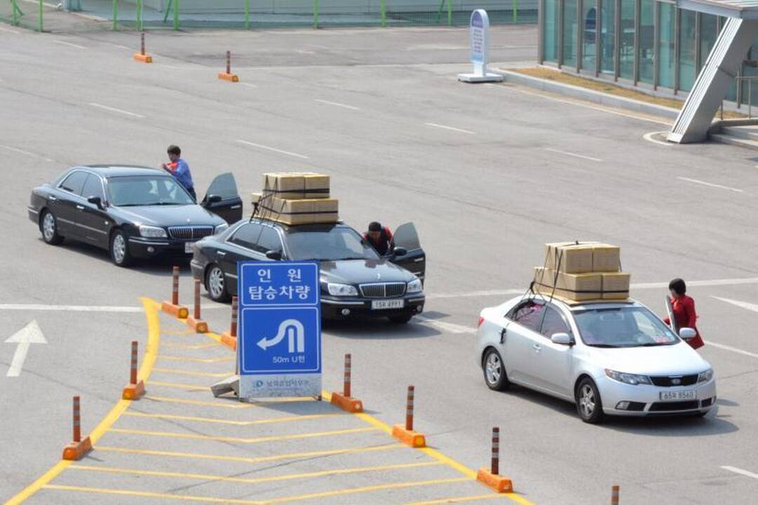 Šiaurės Korėja grasina atšaukti darbuotojus iš Kesongo