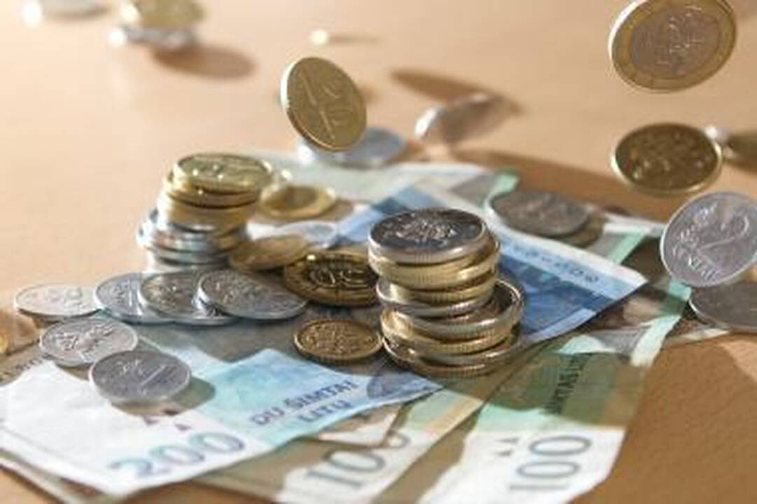 Degalinės plėšikai išmetė grobį 