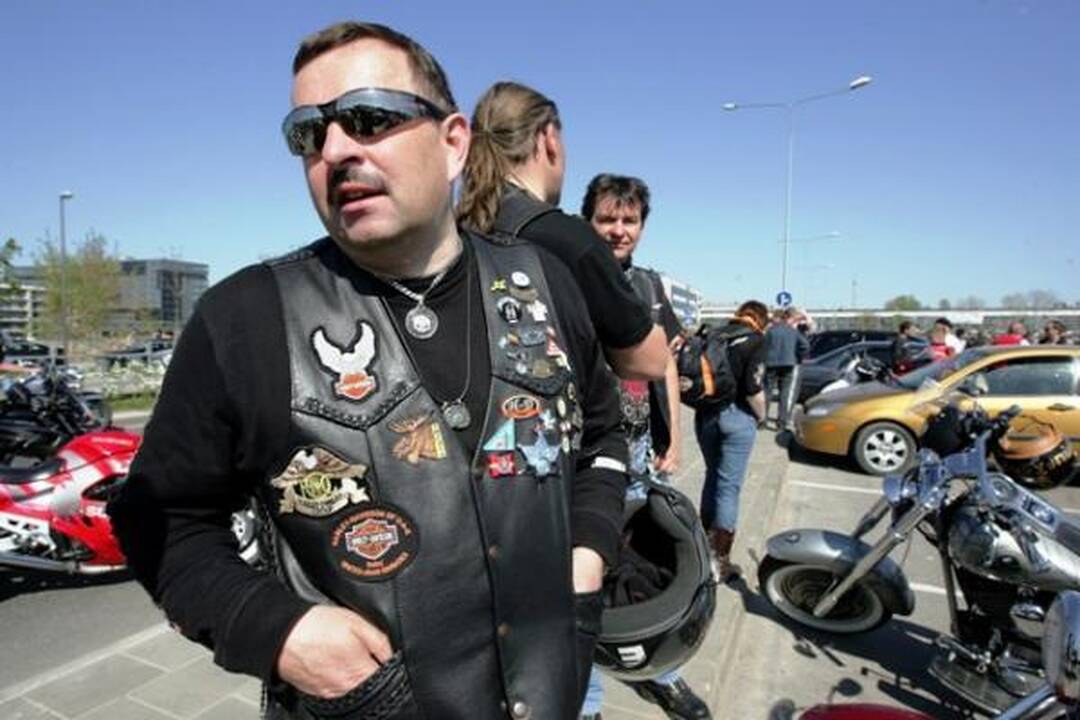 Motociklu keliaujantis V.Navickas atsikvėps palaikydamas šalies krepšinio rinktinę
