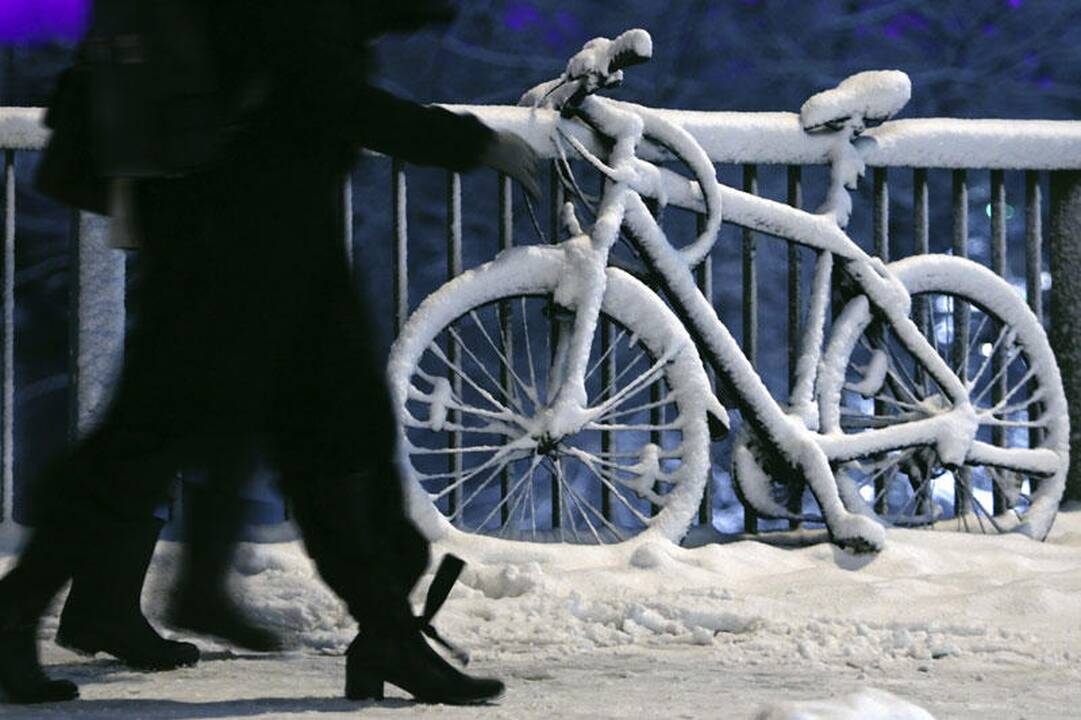 Patarimai: kaip važinėti dviračiu pasnigus?