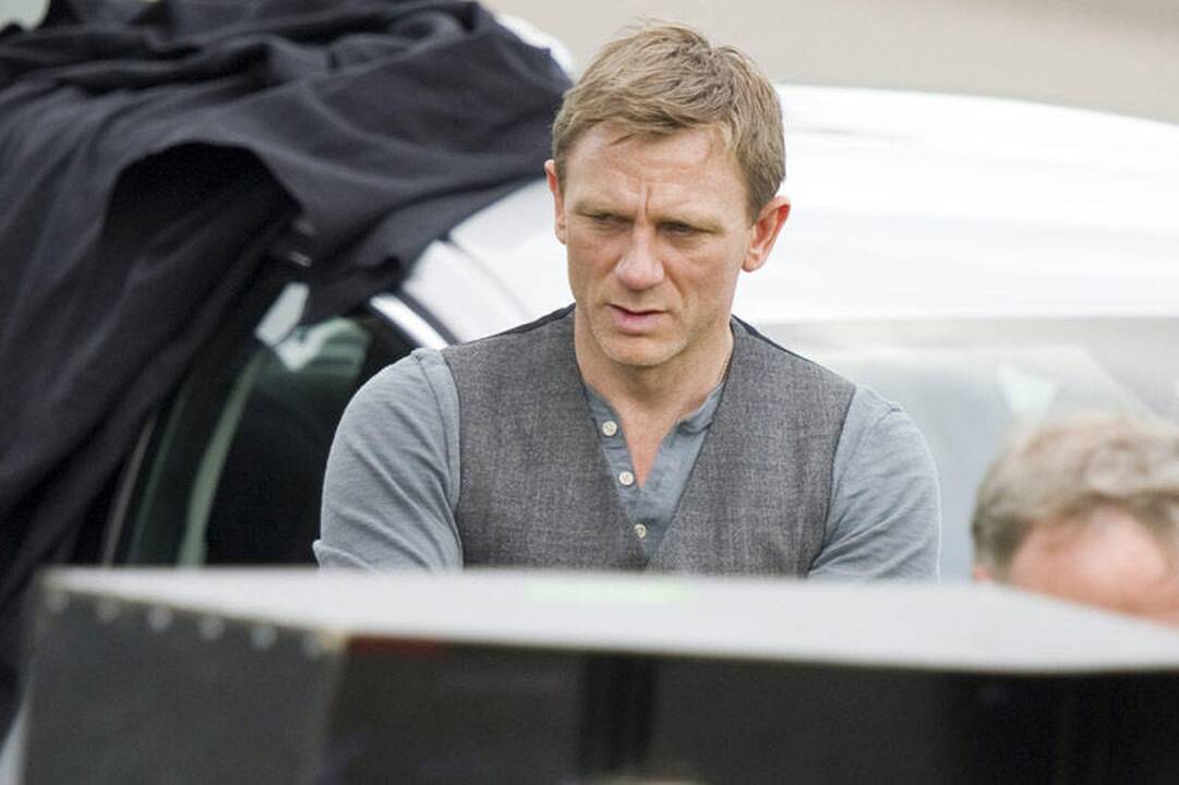 Danielis Craigas vadins Džeimsą Bondą naujausiame filme