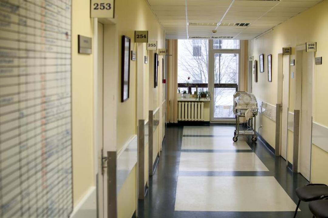 Dėl gripo Kauno ligoninės pradėjo riboti ligonių lankymą