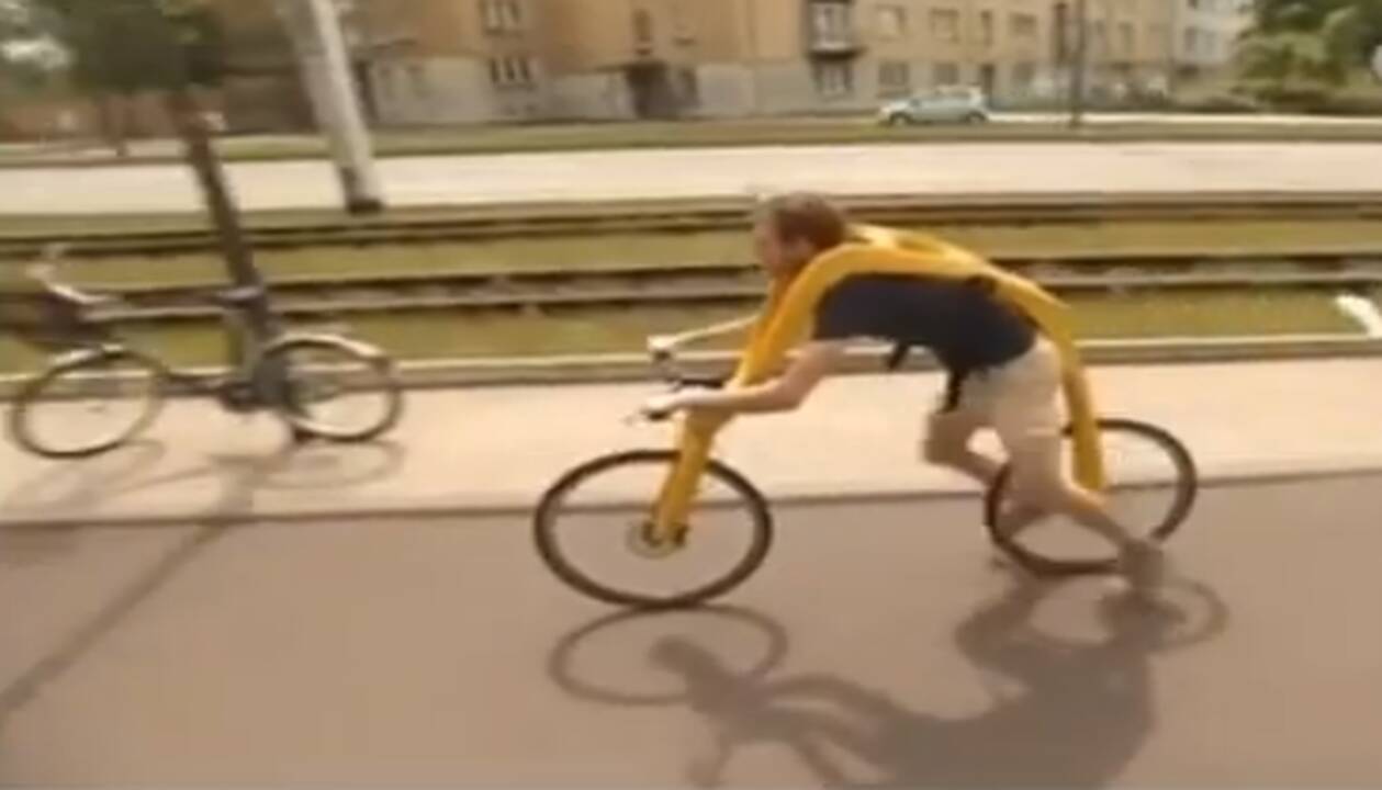 Vokiečiai sukūrė dviratį be sėdynės ir pedalų 