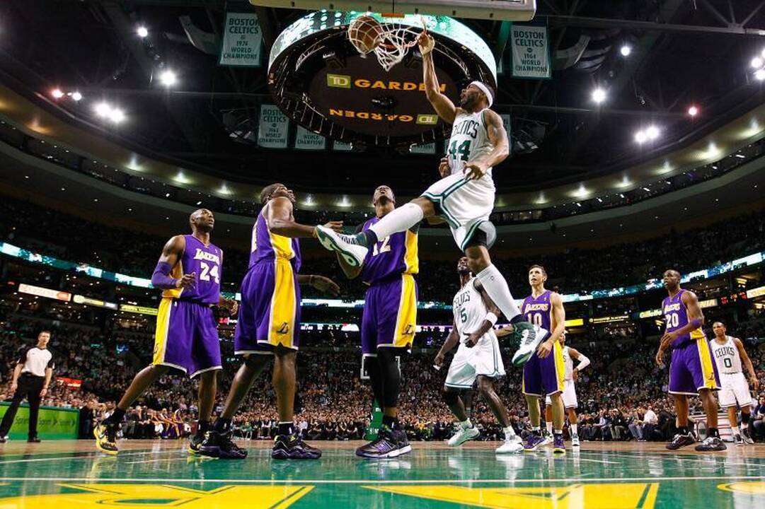 NBA: konfliktuojančios Los Andželo žvaigždės krito Bostone