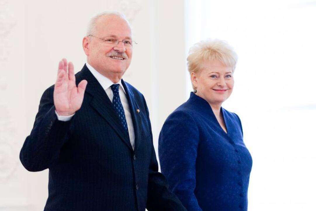 Sugedus lėktuvui Slovakijos prezidentas parą užtruko Lietuvoje