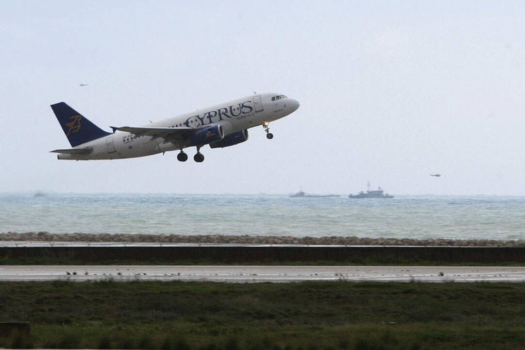 "Eurocontrol": dėl Islandijos ugnikalnio pelenų atšaukiami maždaug 500 reisų