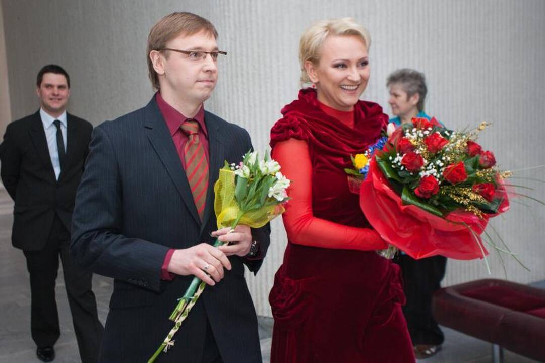 Žiedus sumainė aktoriai I.Norkutė ir A.Žvinys