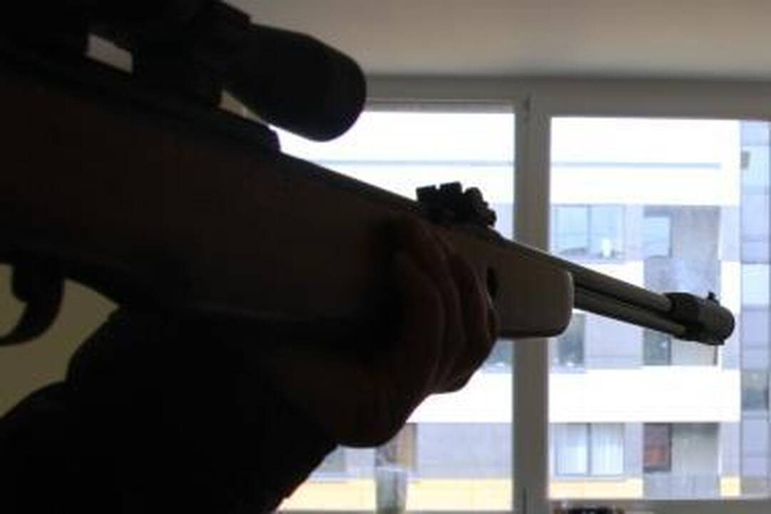 Vilniaus rajone vyras pneumatiniu šautuvu broliui peršovė koją