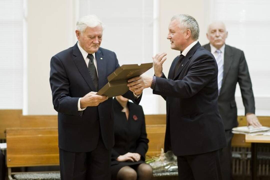 Istorinį krepšininkų triumfą minėjo ir V.Adamkus, ir LTOK prezidentė