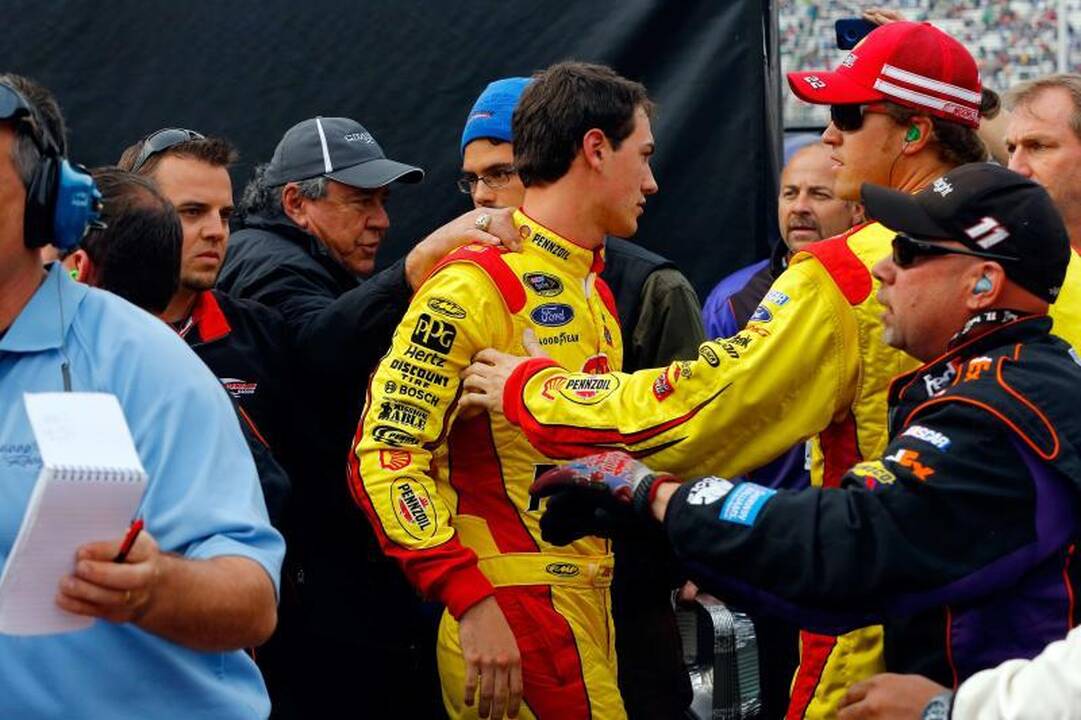 „Nascar“ aistros vos nepasibaigė buvusių komandos draugų muštynėmis