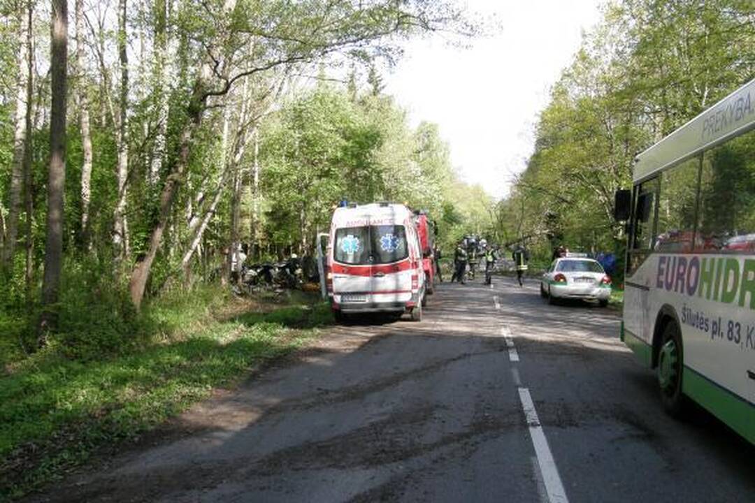 Kelyje į Girulius žuvo du žmonės (papildyta 14.43 val.)