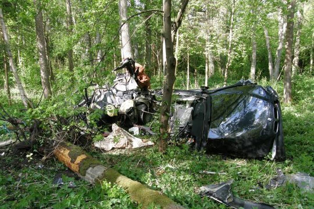 Kelyje į Girulius žuvo du žmonės (papildyta 14.43 val.)