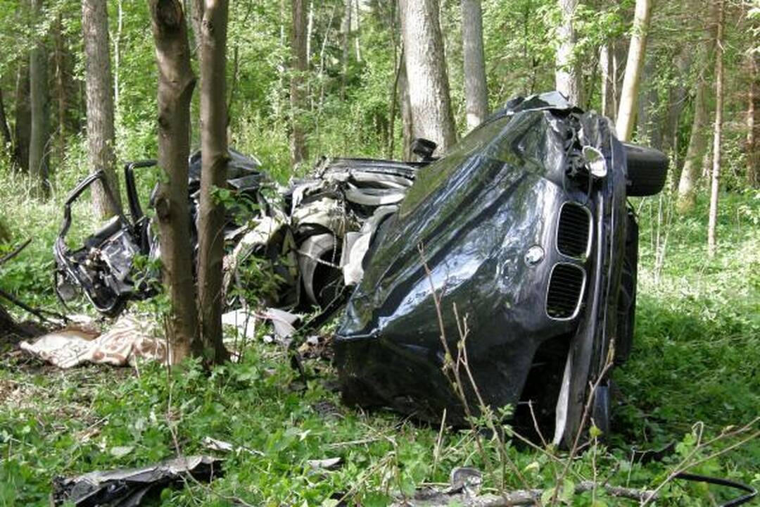 Kelyje į Girulius žuvo du žmonės (papildyta 14.43 val.)
