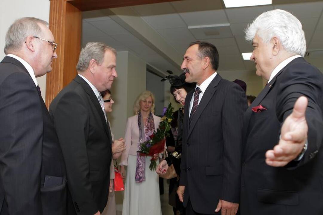 Buvusio Rusijos konsulo išlydėtuvėse nestigo emocijų ir jaudulio