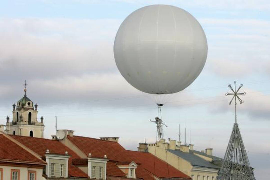 Kalėdų miestelis Rotušėje atidarytas įspūdingu akrobatiniu šou