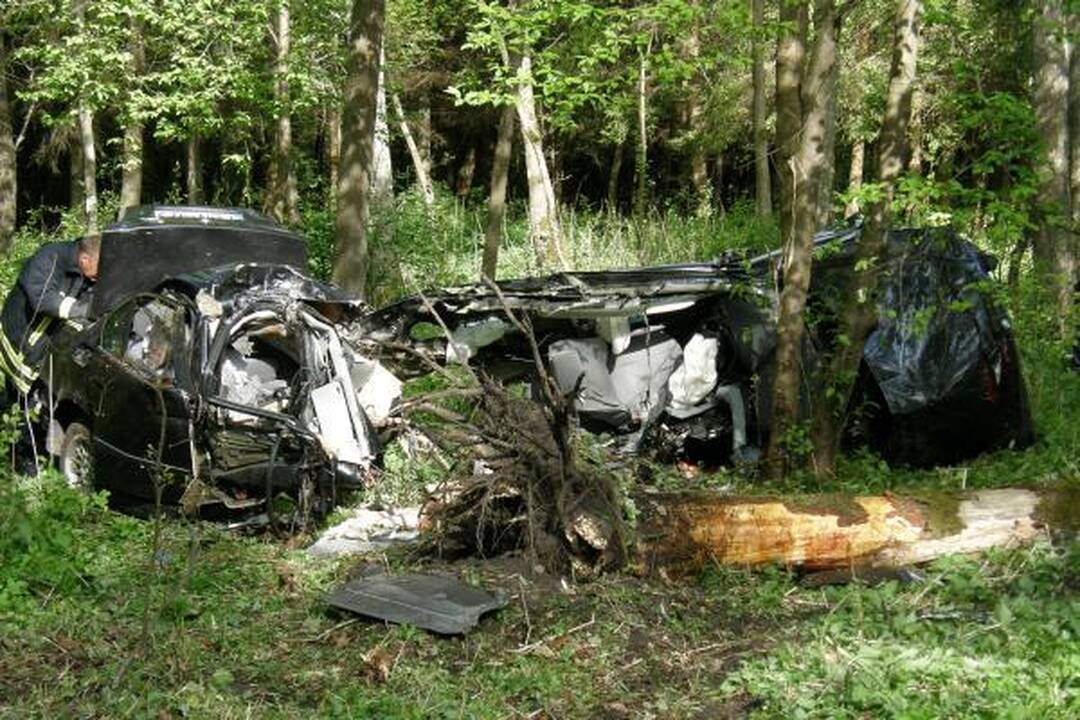 Kelyje į Girulius žuvo du žmonės (papildyta 14.43 val.)