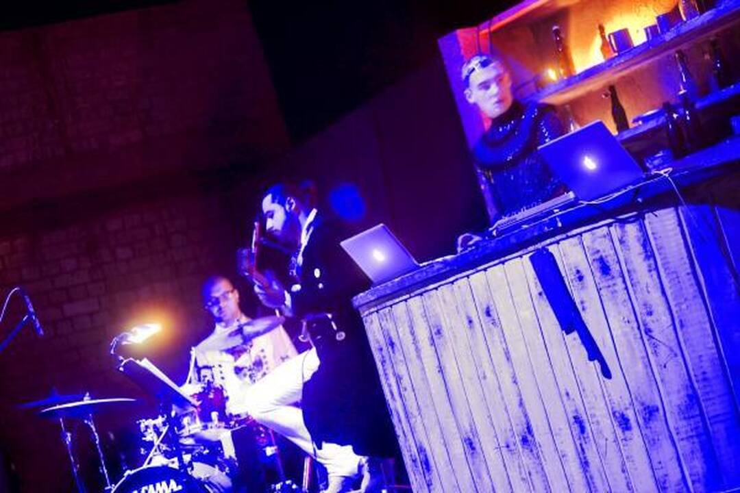 Bohemiečiai Kaune: anšlagas „Pergalės“ angare
