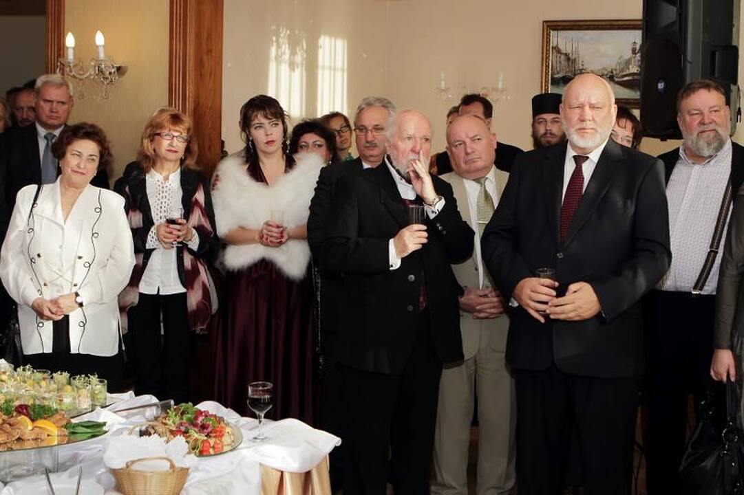 Buvusio Rusijos konsulo išlydėtuvėse nestigo emocijų ir jaudulio
