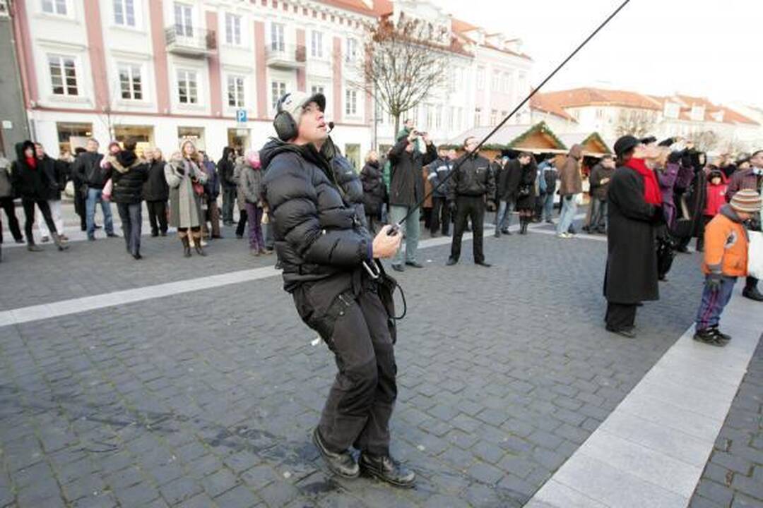 Kalėdų miestelis Rotušėje atidarytas įspūdingu akrobatiniu šou