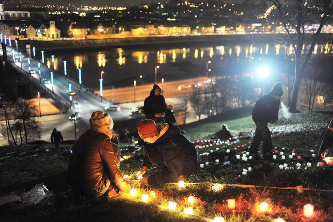 Vaikai miestui padovanojo šviesos paveikslą